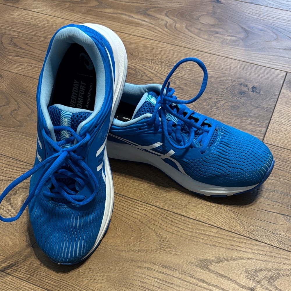 Asics Blue & White Women's Athletic Running Shoes